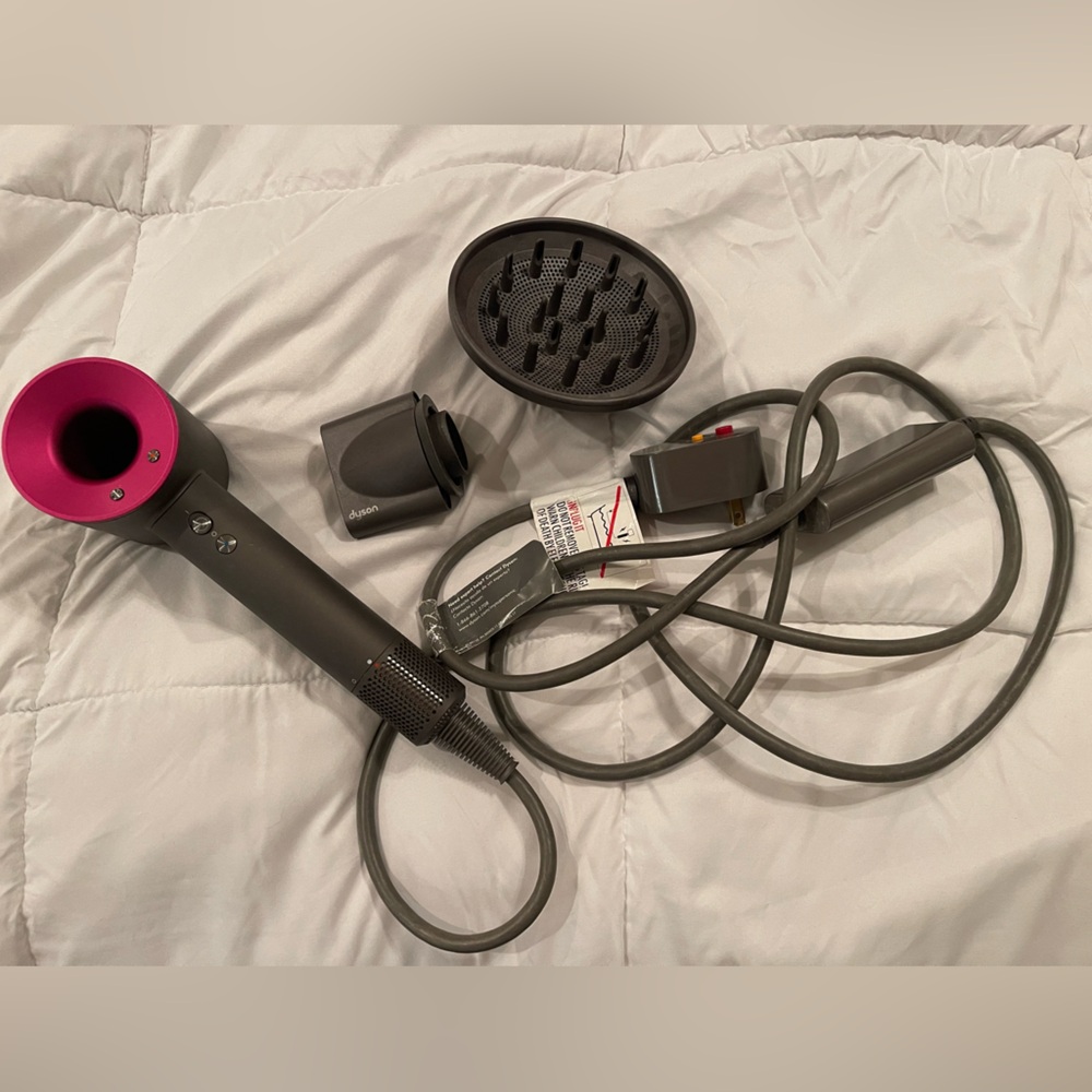 DYSON HAIRDRYER